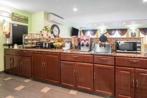 Rodeway Inn image 16