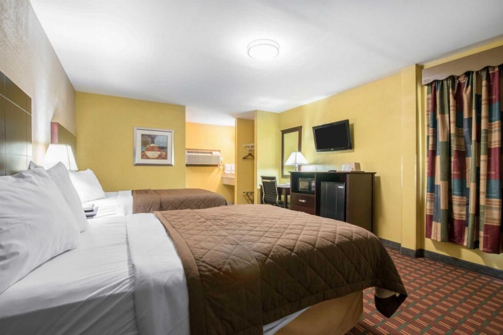 Rodeway Inn Image 6